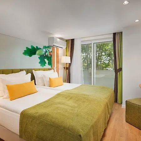 Отель Forest 4*